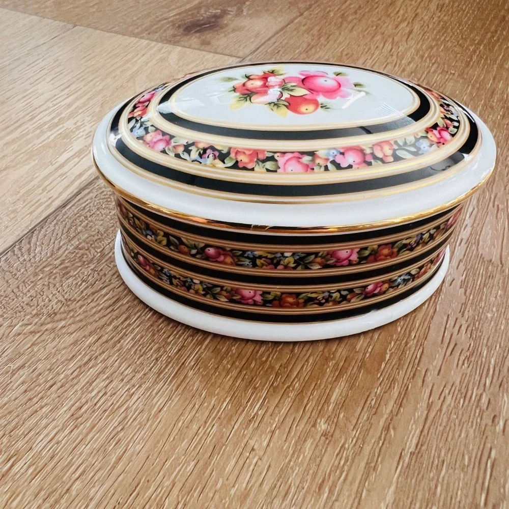 Vintage Wedgwood Clio Oval Trinket Box Bone China Floral Fruit Gold England 1992